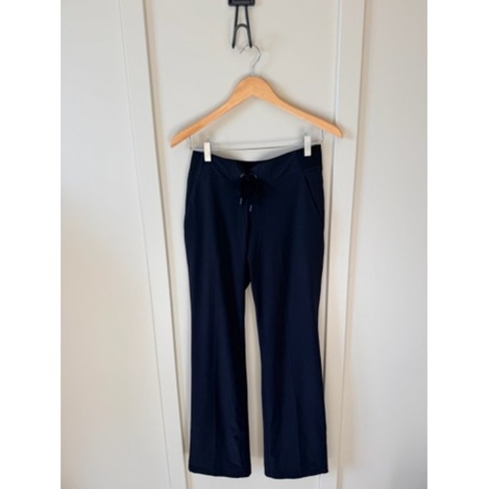 Athleta Trekkie North Black Straight Leg Hiking Pants Size 2